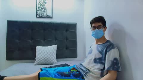 Snapshot of wolfan_sky chatting on 02-11-25, 02:24 W O L F online show from 02-11-25, 02:24