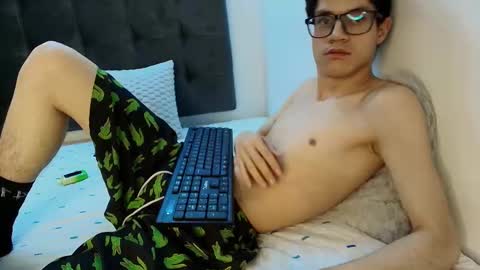 Snapshot of wolfan_sky chatting on 02-21-25, 05:31 W O L F online show from 02-21-25, 05:31