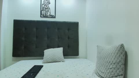 Snapshot of wolfan_sky chatting on 03-03-25, 05:50 W O L F online show from 03-03-25, 05:50