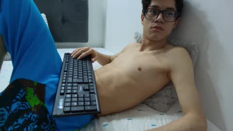 Snapshot of wolfan_sky chatting on 03-05-25, 11:38 W O L F online show from 03-05-25, 11:38