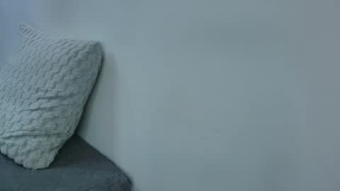 Snapshot of wolfan_sky chatting on 03-10-25, 02:48 W O L F online show from 03-10-25, 02:48