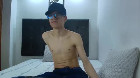 Snapshot of wolfan_sky chatting on 03-11-25, 03:12 W O L F online show from 03-11-25, 03:12