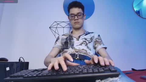 Snapshot of wolfan_sky chatting on 09-12-25, 11:32 W O L F online show from 09-12-25, 11:32