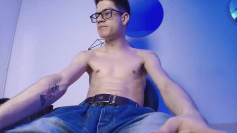 Snapshot of wolfan_sky chatting on 09-13-25, 11:43 W O L F online show from 09-13-25, 11:43