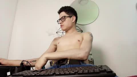 Snapshot of wolfan_sky chatting on 09-20-25, 11:33 W O L F online show from 09-20-25, 11:33