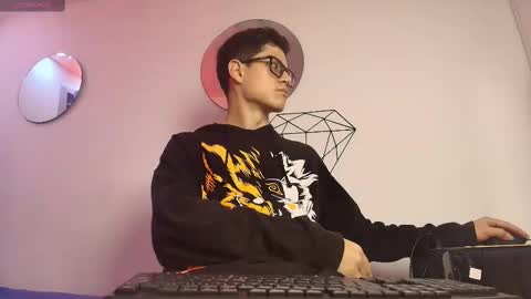 Snapshot of wolfan_sky chatting on 09-25-25, 11:36 W O L F online show from 09-25-25, 11:36