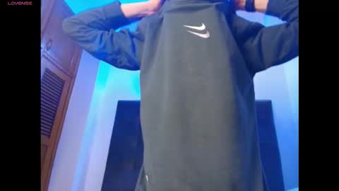 Snapshot of wolfan_sky chatting on 09-26-25, 11:58 W O L F online show from 09-26-25, 11:58