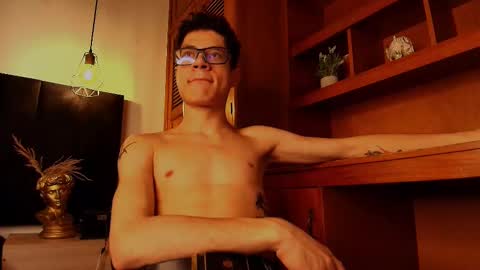 Snapshot of wolfan_sky chatting on 10-09-25, 11:41 W O L F online show from 10-09-25, 11:41