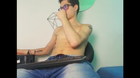 Snapshot of wolfan_sky chatting on 10-27-25, 11:47 W O L F online show from 10-27-25, 11:47