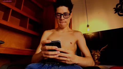 Snapshot of wolfan_sky chatting on 10-30-25, 11:33 W O L F online show from 10-30-25, 11:33