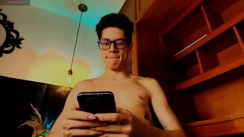 Snapshot of wolfan_sky chatting on 11-05-25, 11:21 W O L F online show from 11-05-25, 11:21