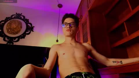 Snapshot of wolfan_sky chatting on 11-07-25, 11:43 W O L F online show from 11-07-25, 11:43