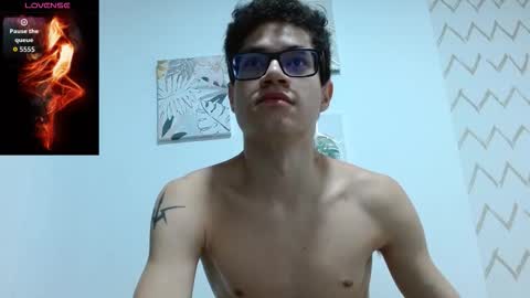 Snapshot of wolfan_sky chatting on 11-11-25, 10:59 W O L F online show from 11-11-25, 10:59