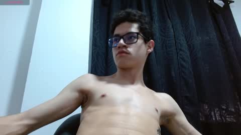 Snapshot of wolfan_sky chatting on 11-12-25, 11:32 W O L F online show from 11-12-25, 11:32