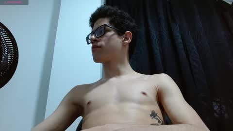 Snapshot of wolfan_sky chatting on 11-13-25, 11:31 W O L F online show from 11-13-25, 11:31