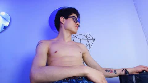 Snapshot of wolfan_sky chatting on 11-20-25, 11:43 W O L F online show from 11-20-25, 11:43