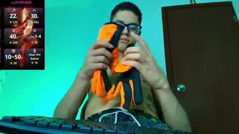 Snapshot of wolfan_sky chatting on 11-28-25, 11:24 W O L F online show from 11-28-25, 11:24