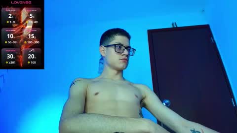 Snapshot of wolfan_sky chatting on 11-29-25, 11:24 W O L F online show from 11-29-25, 11:24