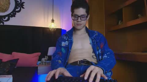  W O L F  online show from 03-30-26, 11:11