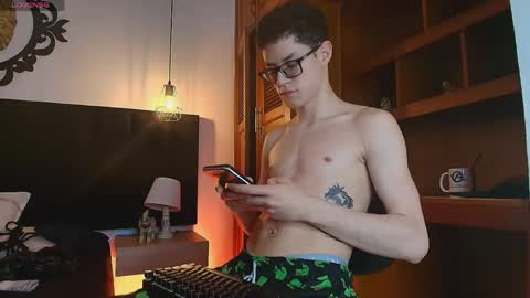  W O L F  online show from 04-25-26, 01:41