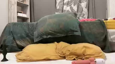 Snapshot of wolfdeep chatting on 01-21-25, 02:11 Sweetdog online show from 01-21-25, 02:11