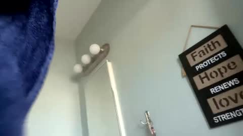 Snapshot of wolfgamer44 chatting on 01-22-25, 06:20 wolfgamer44 online show from 01-22-25, 06:20