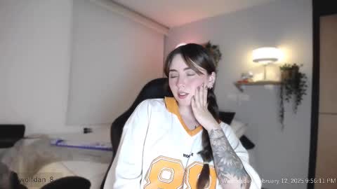 Snapshot of wolfsfoster chatting on 02-13-25, 02:56   online show from 02-13-25, 02:56