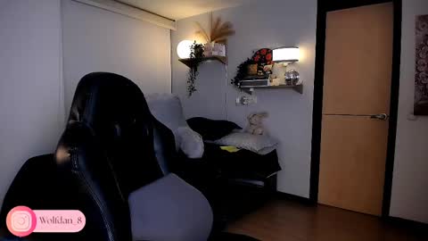 Snapshot of wolfsfoster chatting on 09-18-25, 03:30   online show from 09-18-25, 03:30