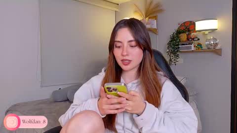 Snapshot of wolfsfoster chatting on 10-09-25, 03:37   online show from 10-09-25, 03:37