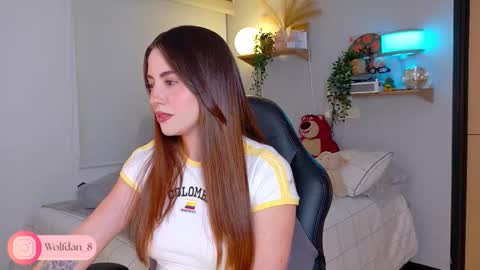 Snapshot of wolfsfoster chatting on 10-15-25, 02:55   online show from 10-15-25, 02:55