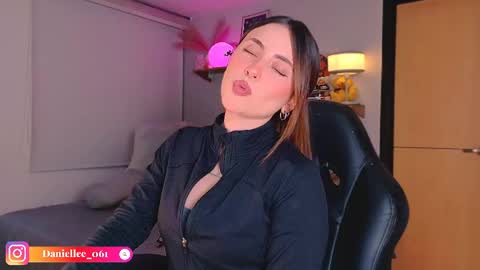Snapshot of wolfsfoster chatting on 05-27-26, 02:52 online show from 05-27-26, 02:52