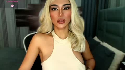 Julia online show from 04-12-26, 05:56