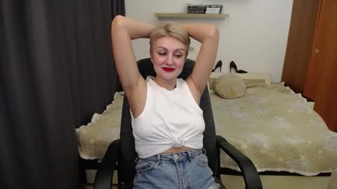 Snapshot of women_pleasures chatting on 02-09-26, 07:51 women_pleasures online show from 02-09-26, 07:51