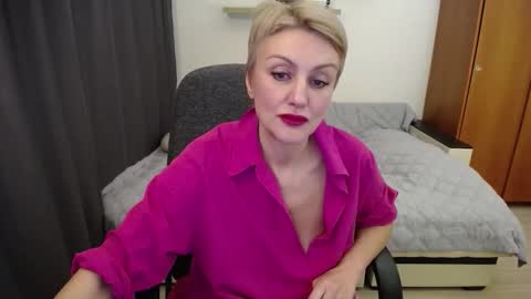 Snapshot of women_pleasures chatting on 02-14-26, 08:27 women_pleasures online show from 02-14-26, 08:27