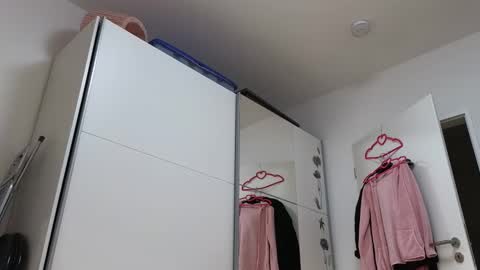 Snapshot of wondergirl_68 chatting on 11-13-25, 09:19 Wondergirl online show from 11-13-25, 09:19