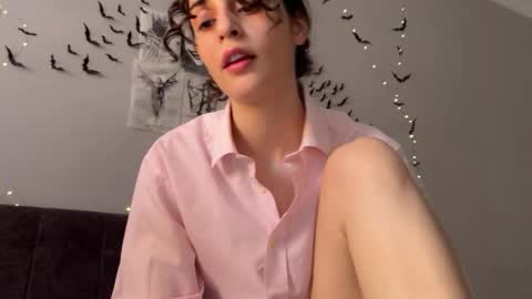 Stia online show from 10-28-25, 05:33