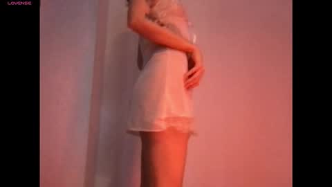 Snapshot of woodmary chatting on 03-11-26, 12:49 Mary online show from 03-11-26, 12:49