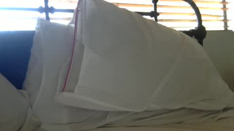 Snapshot of woof_wolf37 chatting on 10-09-25, 03:32 woof_wolf37 online show from 10-09-25, 03:32