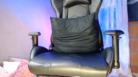 Snapshot of woondeer17 chatting on 12-05-24, 01:36 Woondeer online show from 12-05-24, 01:36