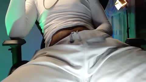 Snapshot of woondeer17 chatting on 01-19-25, 12:06 Woondeer online show from 01-19-25, 12:06