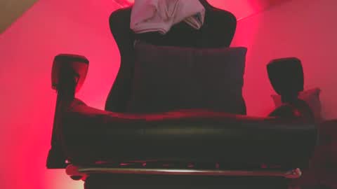 Snapshot of woondeer17 chatting on 09-30-25, 06:35 Woondeer online show from 09-30-25, 06:35