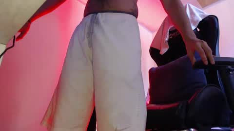 Snapshot of woondeer17 chatting on 11-01-25, 04:20 Woondeer online show from 11-01-25, 04:20