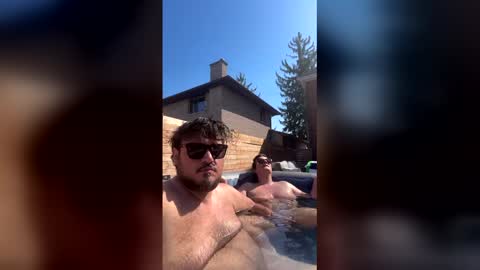 Vee and Aye online show from 04-08-26, 07:36