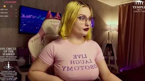 Snapshot of wounded_goddess chatting on 10-02-25, 03:19 Goddess Sophy online show from 10-02-25, 03:19