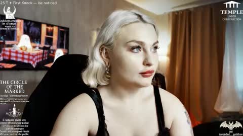 Snapshot of wounded_goddess chatting on 10-31-25, 06:03 Goddess Sophy online show from 10-31-25, 06:03