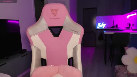 Emi online show from 09-28-25, 04:01