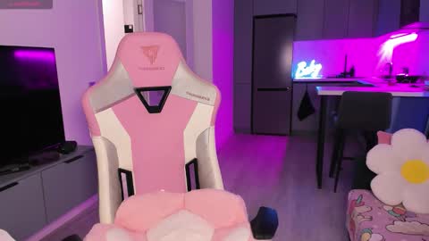 Emi online show from 10-18-25, 05:03