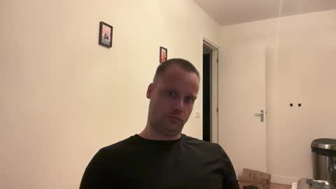 Snapshot of wsvogel chatting on 11-14-25, 04:17 joejoe online show from 11-14-25, 04:17