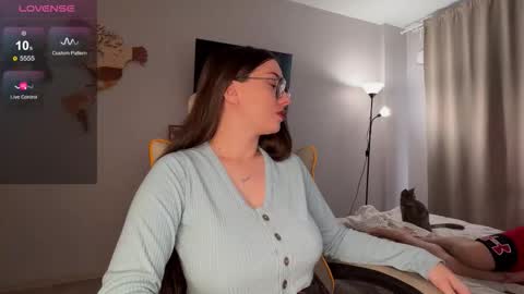 Snapshot of wwow_meow chatting on 10-11-25, 06:34 Eric and Christine 3 online show from 10-11-25, 06:34