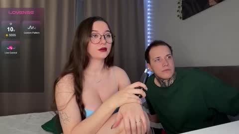 Snapshot of wwow_meow chatting on 12-05-25, 02:14 Eric and Christine 3 online show from 12-05-25, 02:14